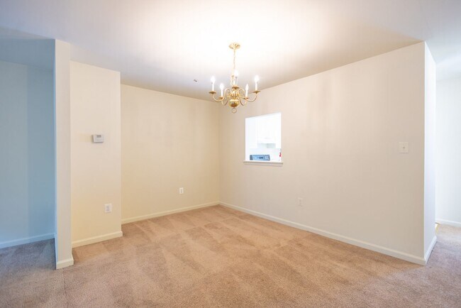 Foto del edificio - Charming 3 BR/2 Full BA & 2 Half BA Townho...