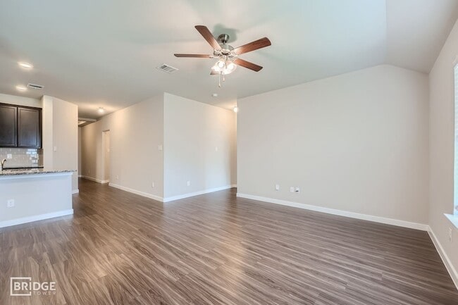 Foto del edificio - 6129 Fall Creek Ln