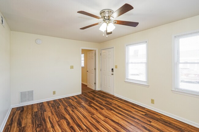 Building Photo - 500 Skyline Dr