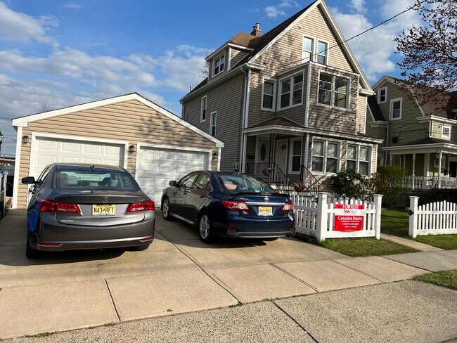 Building Photo - 19 Feronia Way