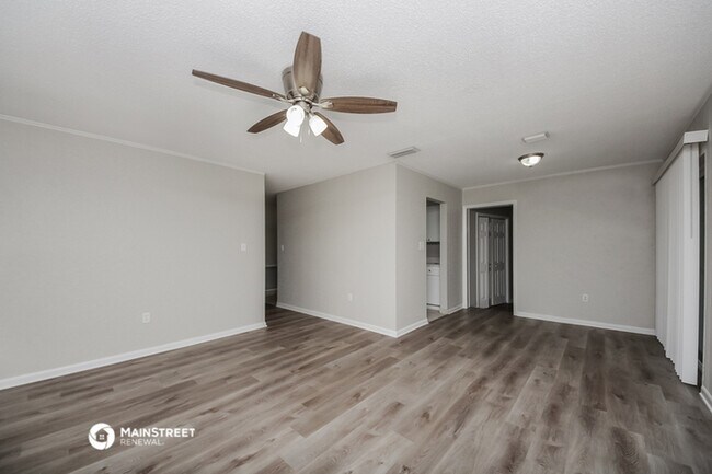 Building Photo - 3423 Silverwood Dr