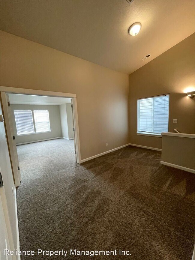 3 br, 2.5 bath House 15755 SW Kingfisher... House Rental in