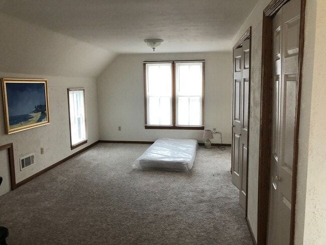Building Photo - $849 - 2 bed 1 bath - Single Family Home