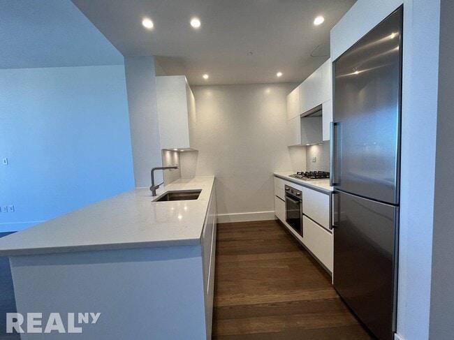 Building Photo - 222 East 44th Street