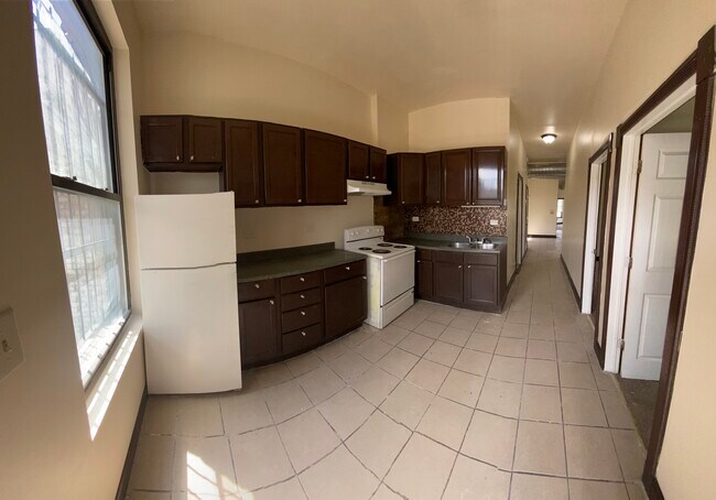 Foto del edificio - 817 W 59th St