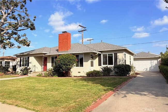 Building Photo - 1505 N Rosewood Ave