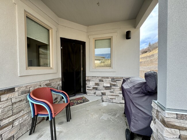 Building Photo - 6859 Surrey Trail
