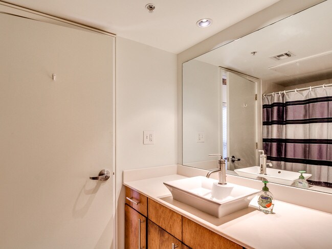 Foto del edificio - 1209 N Harvey Ave