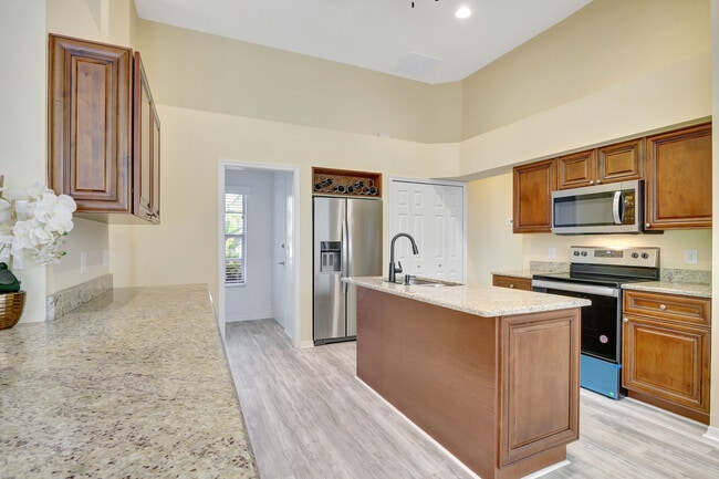 Building Photo - 22076 Seashore Cir