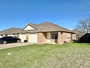 Building Photo - 2602 Seabiscuit Dr