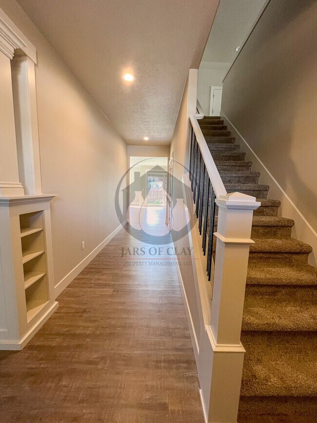 Building Photo - Gorgeous S Salem Home