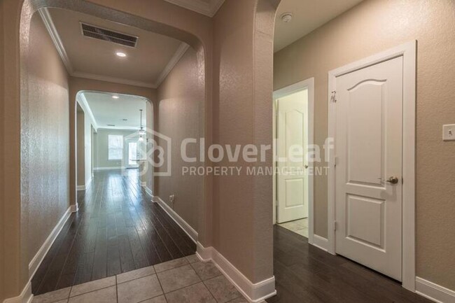 Building Photo - 693 Pond Springs
