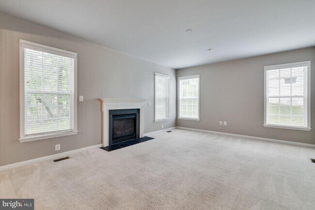 Foto del edificio - 3730 Lions Field Rd
