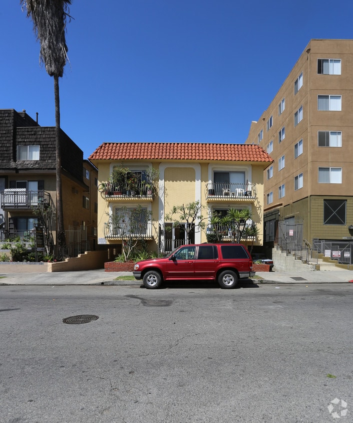 Building Photo - 749 S Kingsley Dr
