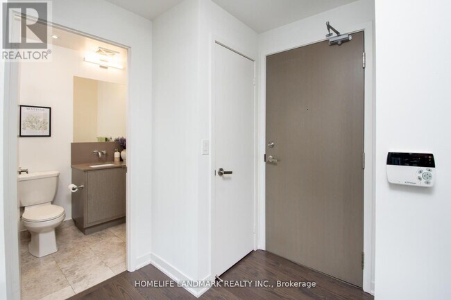 Photo du bâtiment - 100 Harbour St