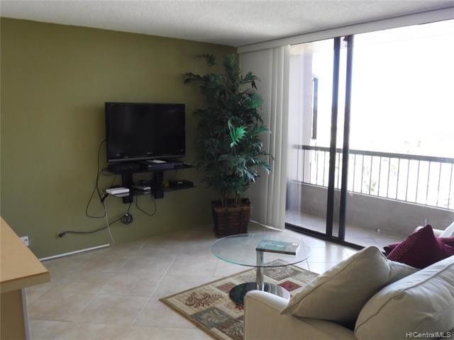 Building Photo - 320 Liliuokalani Ave