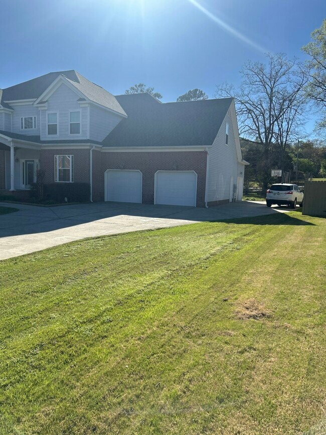 Building Photo - 395 Arbor Woods Cir