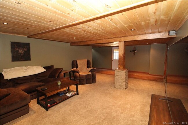 Building Photo - 13 Willow St