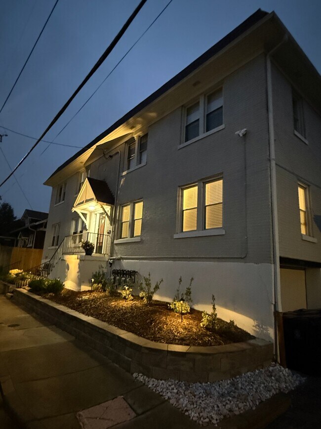Building Photo - 1844 Deer Park Ave