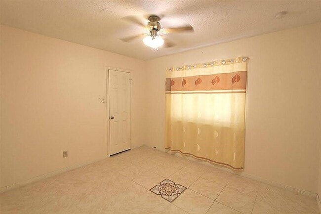 Building Photo - 16435 Dunmoor Dr