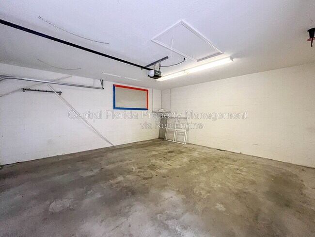 Building Photo - 111 E Steele St