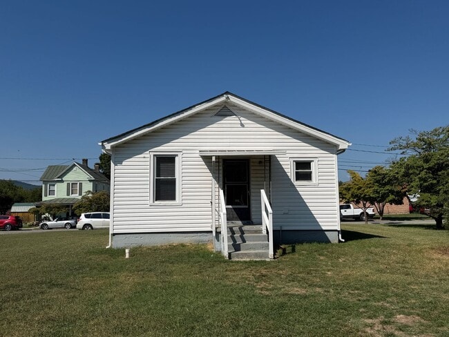 Building Photo - 814 Delaware St