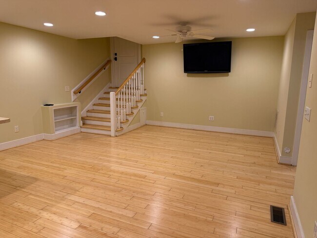 Foto del edificio - Private basement near UNC campus!