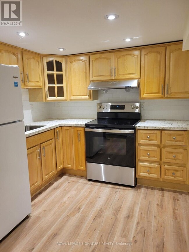 Building Photo - 42 Ambleside Crescent