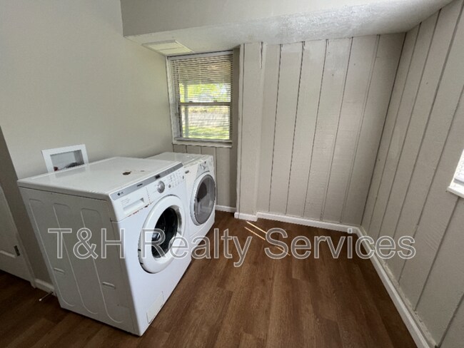 Foto del edificio - 8350 E 36th St