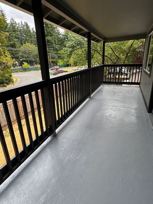 Foto del edificio - Spacious Two Story (2BR/1BA) Home with Large Fenced-In Yard