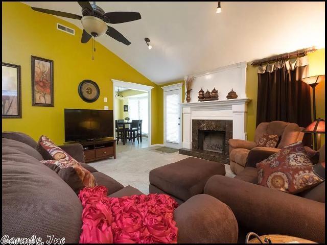 Building Photo - 8 Sharondale Pl