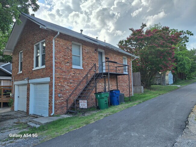 Foto del edificio - 101.5 W Hallsell St