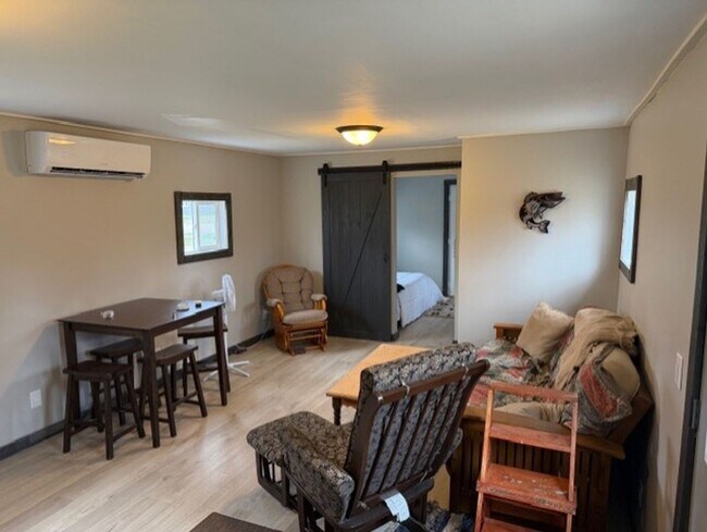 Building Photo - One Bedroom One Bath