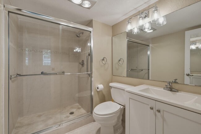 Building Photo - 681 S Hollybrook Dr