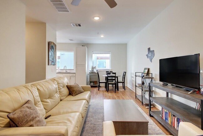 Foto del edificio - 2827 Manor Rd