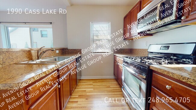 Building Photo - 1990 Cass Lake Rd - Great Keego 3Bed/2Bath