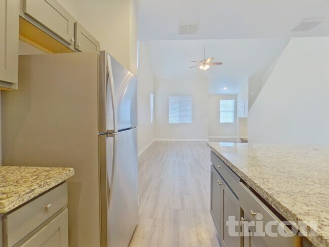 Foto del edificio - 2638 E Danbury Rd