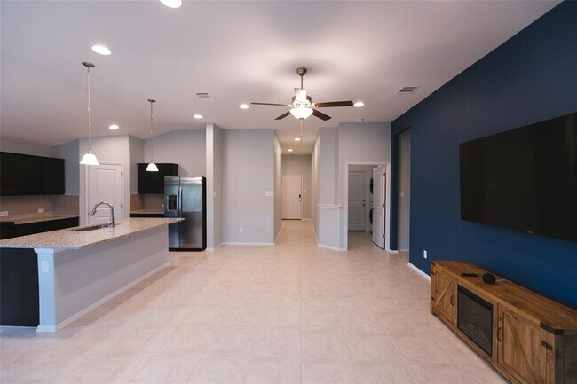 Foto del edificio - 21302 Santa Rosa Ave