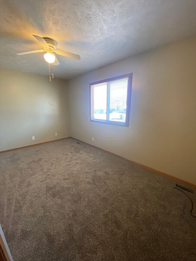 Building Photo - Updated 3/2 In SW Lincoln!