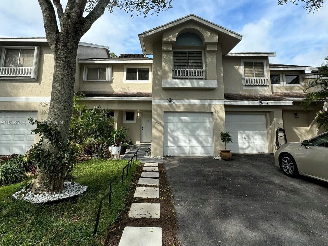 1977 Discovery Cir E, Deerfield Beach, FL 33442 Townhome Rentals in