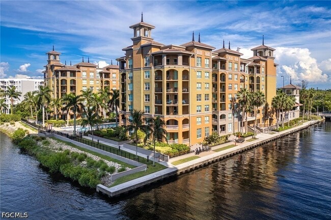 Foto del edificio - 2825 Palm Beach Blvd