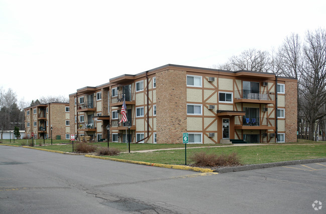 Building Photo - Knollwood Oaks Apartment