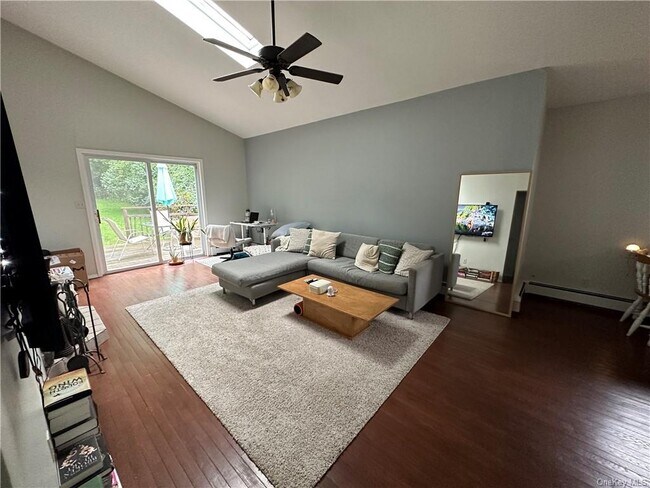 Foto del edificio - 563 Mountainview Ave