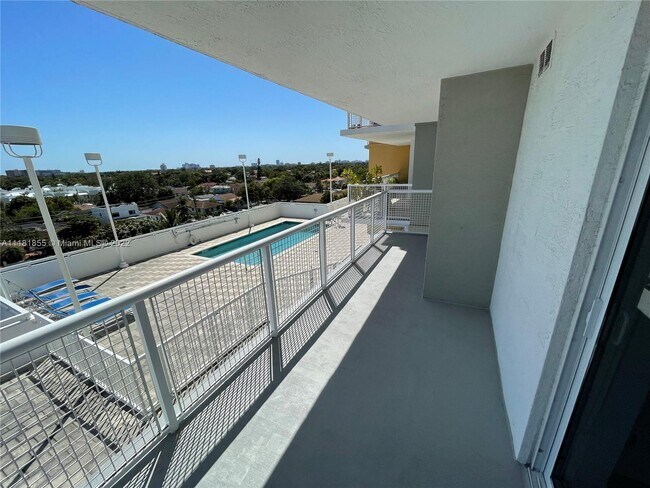 Foto del edificio - 900 SW 8th St