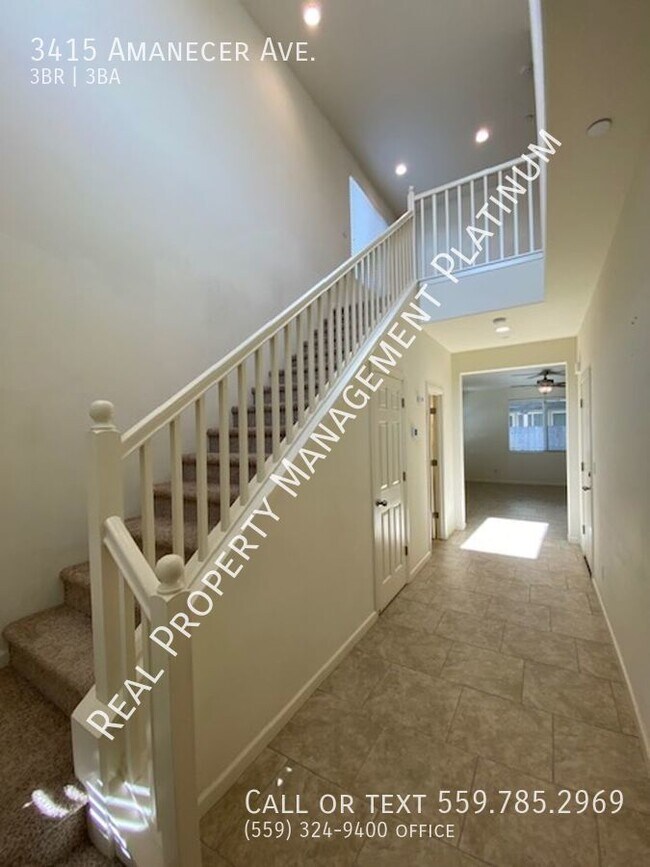 Building Photo - $2,500 Ashlan & Leonard 3 Bedroom + Solar ...