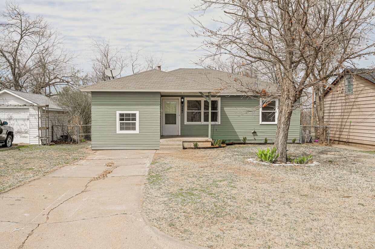 Photo - 727 NW 97th St (Oklahoma City, OK)