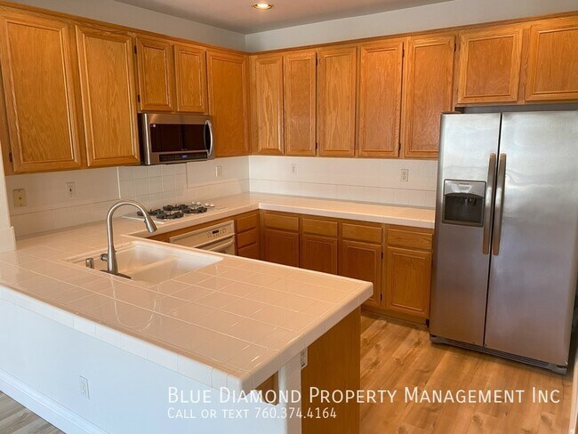 Building Photo - 2 BR, 2 BA condo with attached garage in C...