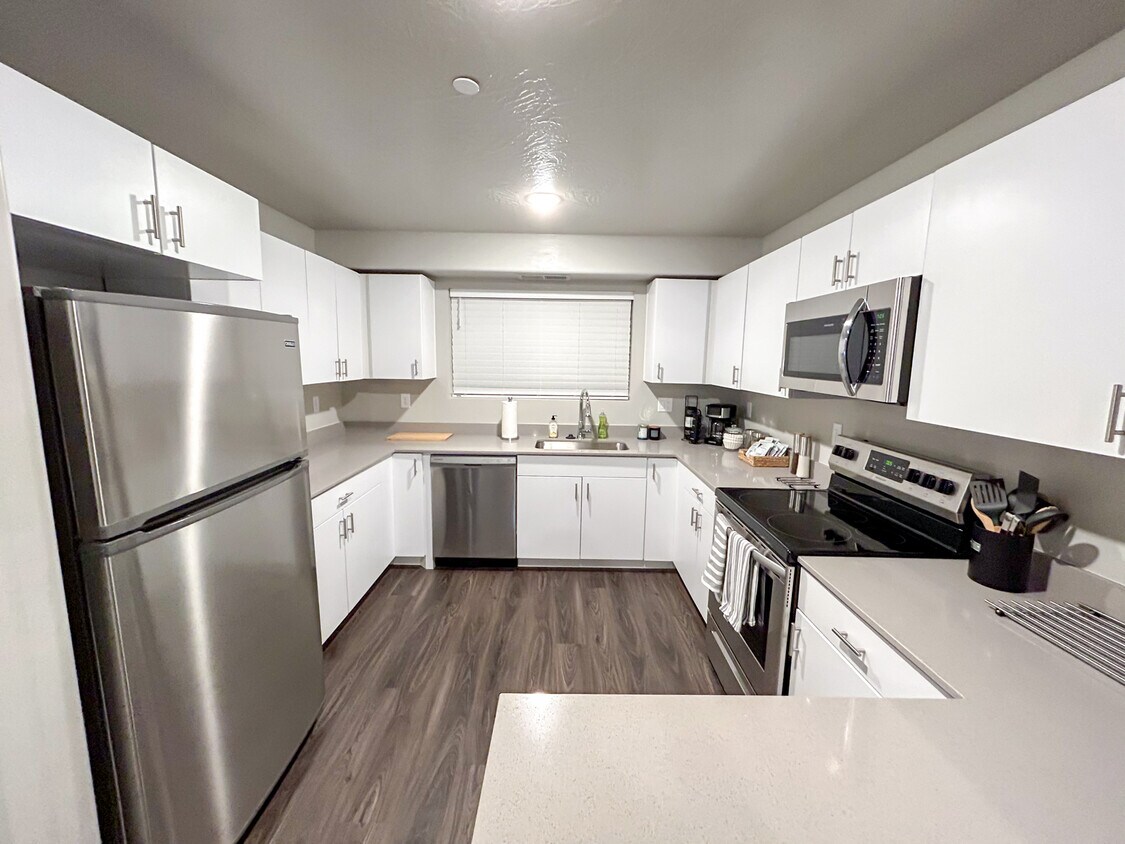 Foto principal - 128 N Lone Rock Dr