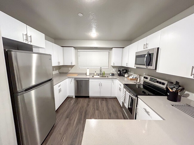 Building Photo - 128 N Lone Rock Dr