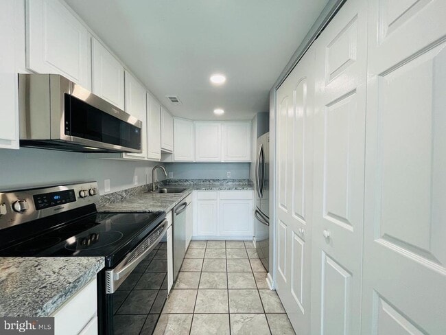 Building Photo - 202 Chesterfield Ln